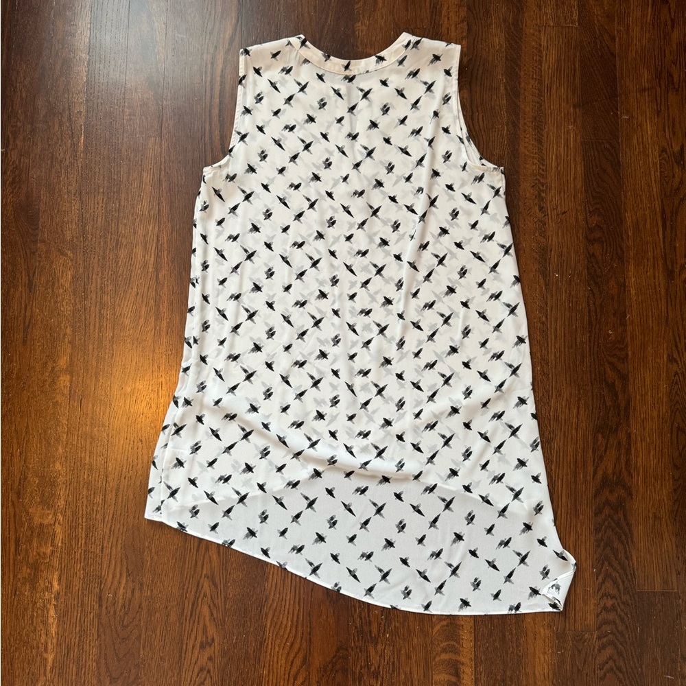 Pleione Black and White Patterned Sleeveless Blouse Asymmetrical Hem Size XS.